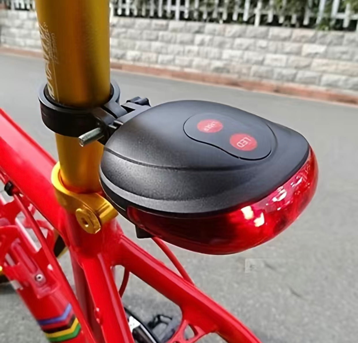 Fahrrad-Rücklicht mit Fahrspur-Projektion